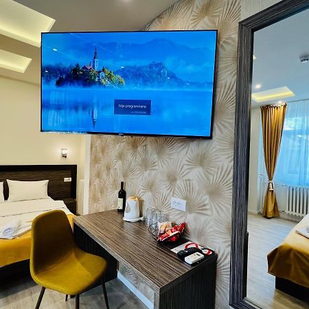 Side One Design Hotel Garni Belgrado Esterno foto